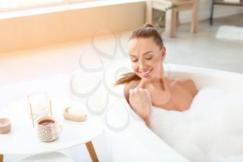 Beautiful young woman relaxing in bathtub�
