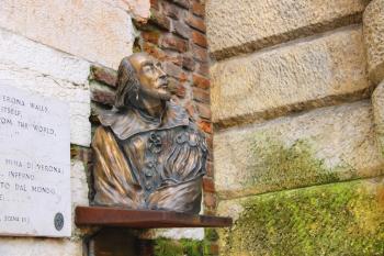 Bronze bust of William Shakespeare in Verona, Italy