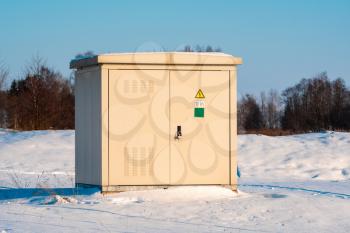 Locked outdoor electric high voltage distribution cabinet, power box outdoor under in winter time