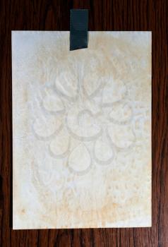 Note paper sticked on wood background