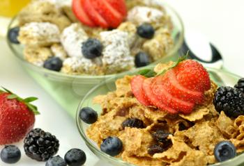 cereal with fruits and berries 