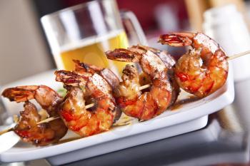 Grilled shrimps with beer