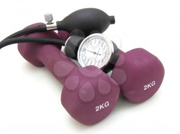 Stethoscope and dumbbell training weights together to conceptualize a healthy lifestyle.