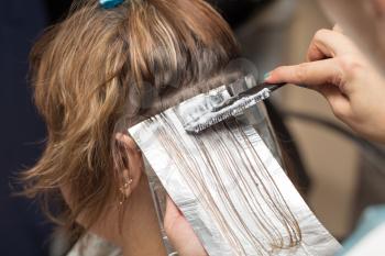 weave hair in a beauty salon
