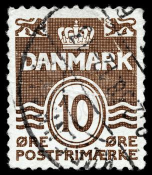 DENMARK - CIRCA 1937: A Stamp printed in DENMARK shows the Wavy Lines and  Numeral of Value, series, circa 1937