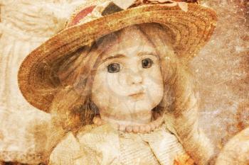 Abandoned doll with glass eyes - Close up - Vintage toys