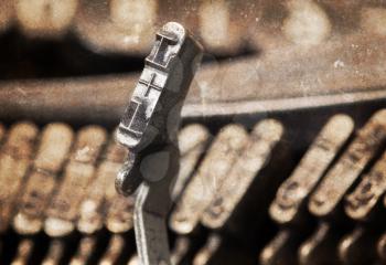 L hammer for writing with an old manual typewriter - warm filter