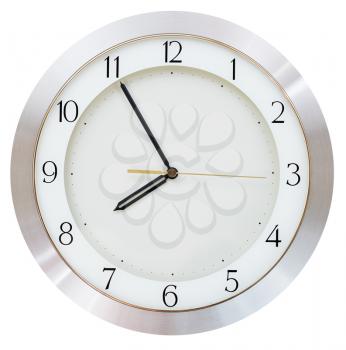 five minutes to eight o clock on the dial round wall clock