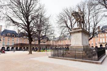 statue of Louis XIII on Place Des Vosges in Paris