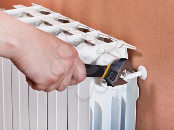 setting of heating radiator by adjustable wrench