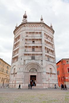 front view of Baptistery on Piazza del Duomo, Parma, Italy