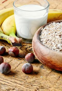 healthy diet of rolled oats,hazelnuts and nutrition