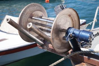 Bow winch for fishing net on small wooden boat 