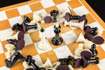 Chess kings surrouded by lying checkmen