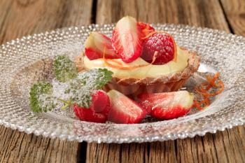 Dessert - Small custard tart with fresh fruit