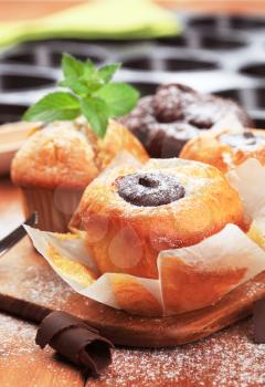 Small sponge cakes filled with chocolate and muffins