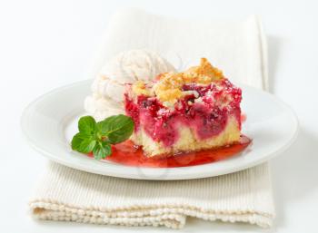 Berry fruit crumble slice with ice cream and raspberry sauce