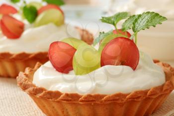 Small cream tarts topped with fresh grapes