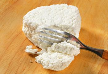 Cottage cheese on cutting board