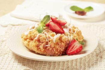 Breakfast pastry with crumb topping served with strawberries