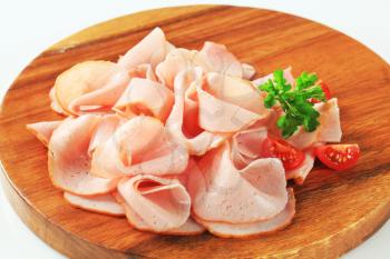 Delicately sliced ham made from chicken breast  