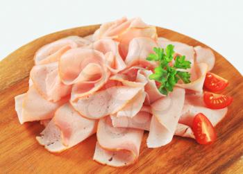 Thinly sliced ham made from chicken breast 