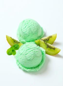 Scoops of light green ice cream and fresh kiwi