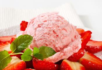 Scoop of strawberry sherbet with fresh fruit