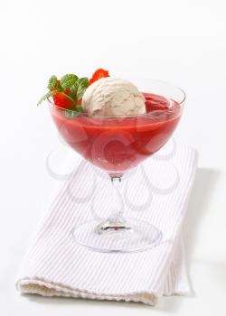 Ice cream with strawberry puree in coupe