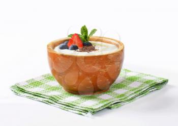 Smooth semolina porridge served with fresh fruit and grated chocolate
