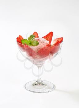 Ice cream with fresh strawberries in a coupe