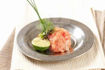 Salmon tartare with lime