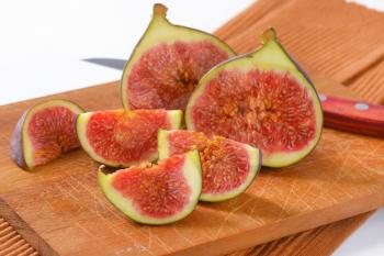 fresh sliced figs on wooden cutting board