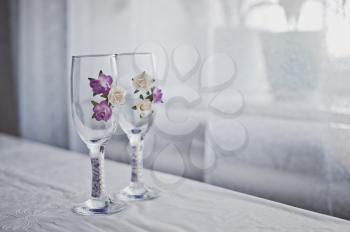 Glasses for champagne with a pattern from flowers.