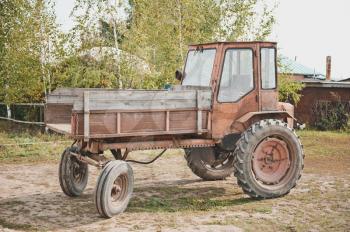 Old tractor of unknown model.