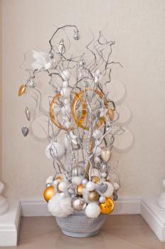 Decorative vase decorated with spheres and branches