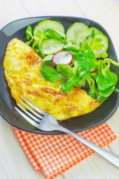 omelette with salad