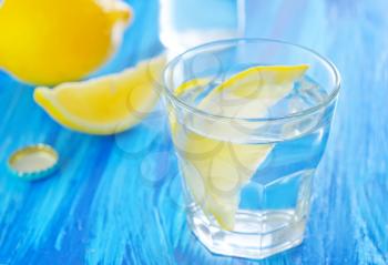 water with lemons
