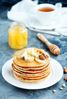 pancakes with dry nuts and honey