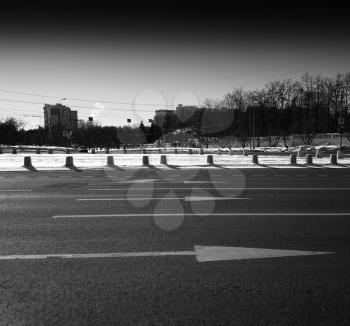 Horizontal black and white city road background hd