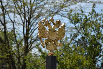 The monument in the form of coat of arms of Russia. The double-headed eagle.