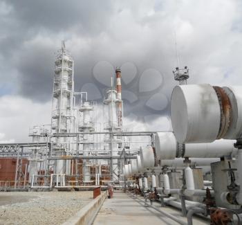 Oil refinery. Equipment for primary oil refining.