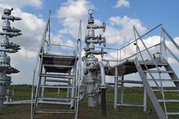 Equipment of an oil well. Shutoff valves and service equipment.