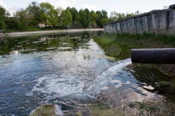 Water flow stops away from the sewer into the river, lake