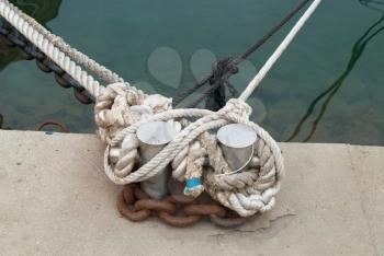 Mooring and knight with rope
