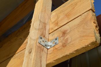 Strengthening the frame building with fasteners