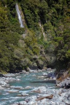 Rocky terrain and a waterfall at Thunder Creek in New Zealand