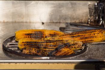 Corn on the cob kernels are peeled and grilled