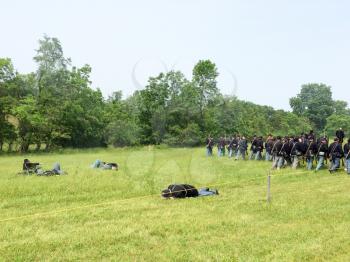 american civil war reenactment soldiers fight in field