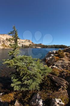 Early clear autumn morning. Stony coast of lake in mountains of national park Yosemite